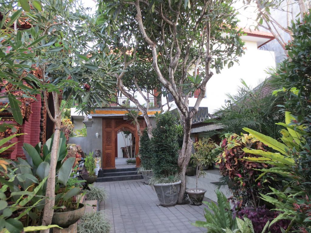 Putri Homestay Sanur  Exterior photo